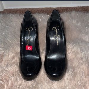 Jessica Simpson Black Patent Round Toe Pumps Size 5 1/2M